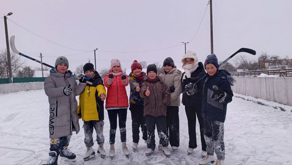 В Бешенковичах на центральном стадионе начала работать ледовая площадка